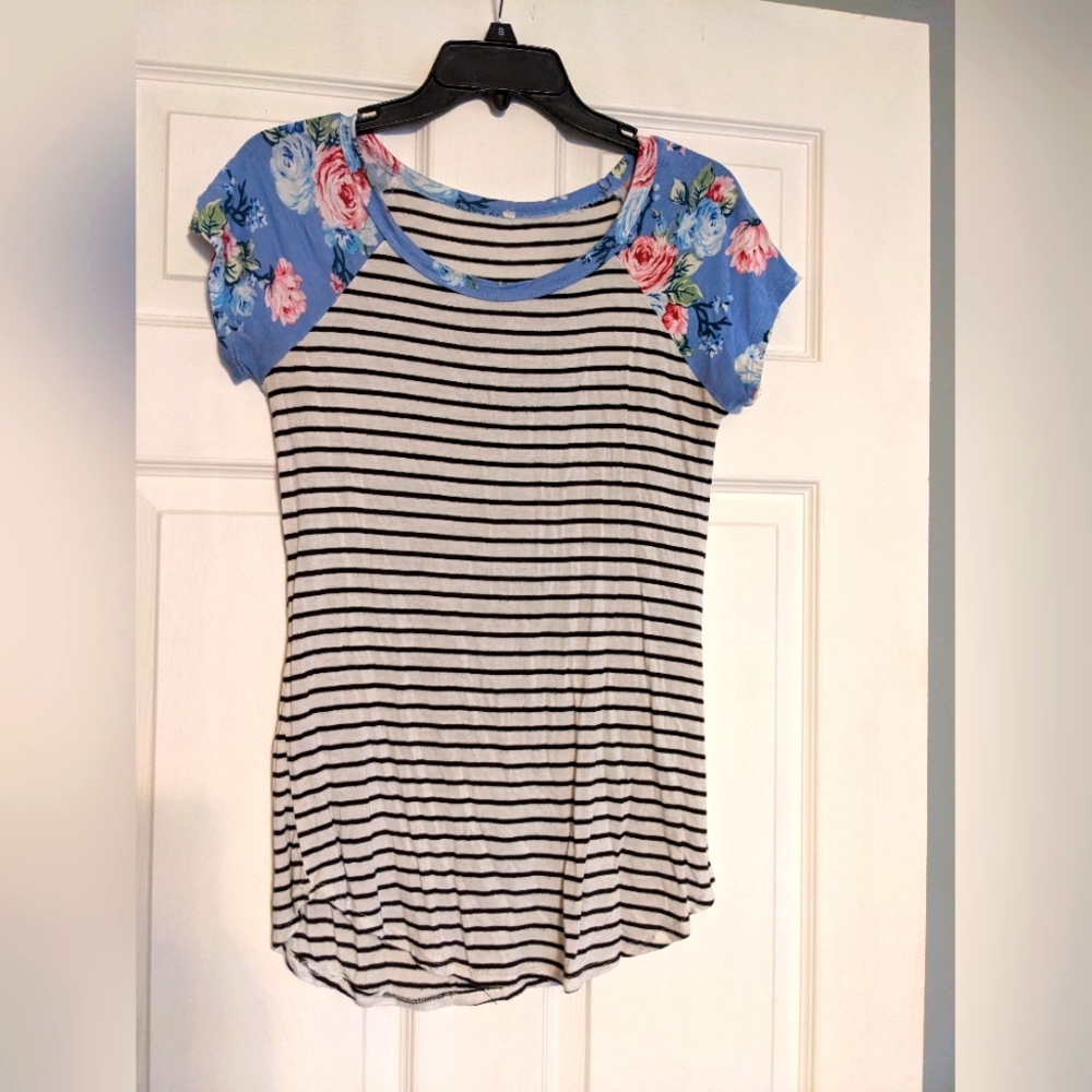 Small, short sleeve top with floral sleeves